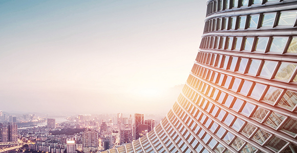 隨車(chē)吊（又稱隨車(chē)起重機(jī)）是安裝在貨車(chē)底盤(pán)上的移動(dòng)式起重設(shè)備